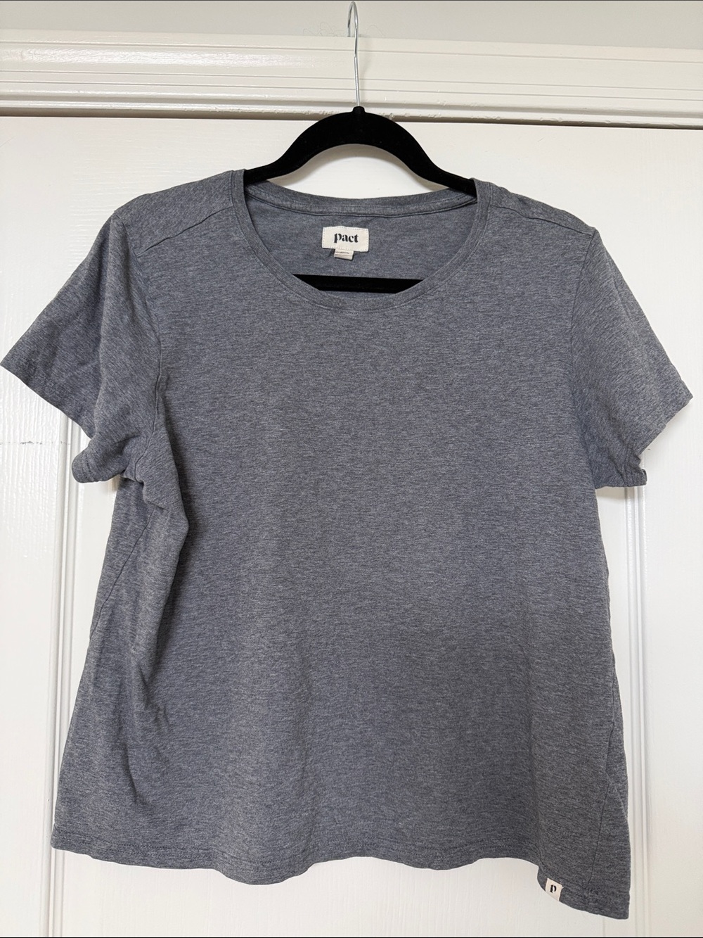 Pact 100% organic cotton Gray Crewneck Short Sleeve Tee